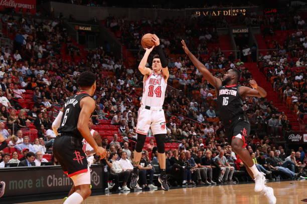 领先者之间 领先者之间