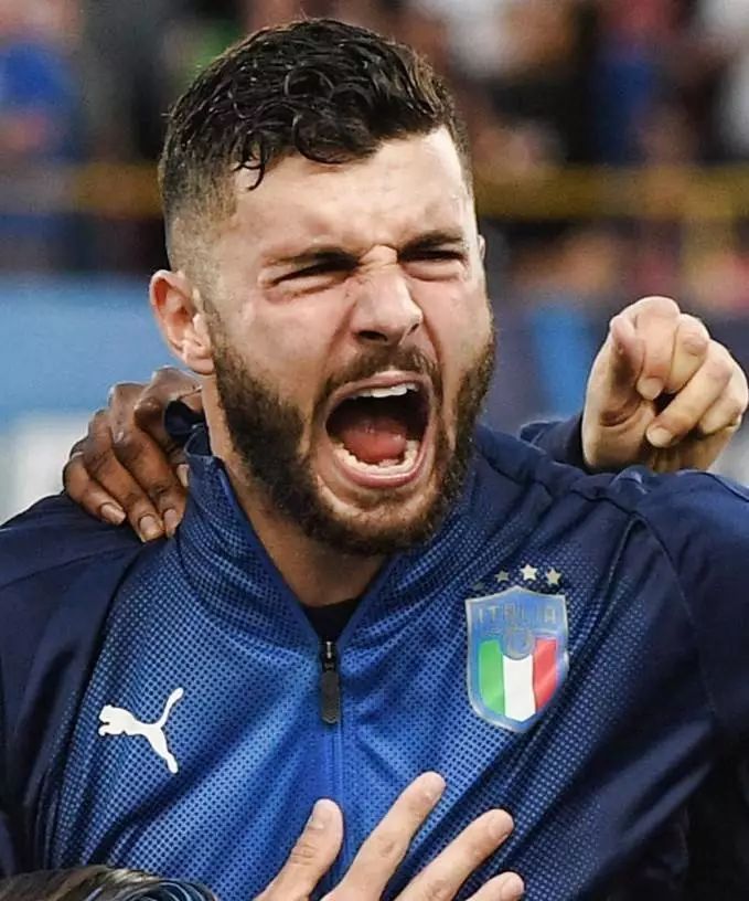 尼亚得分的 尼亚得分的